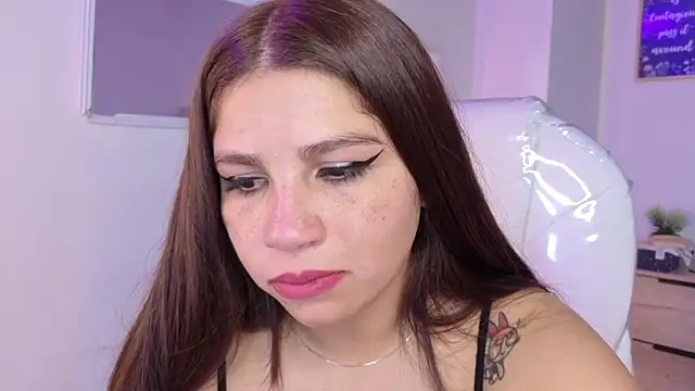 Chat XXX en directo de bluee_hazell