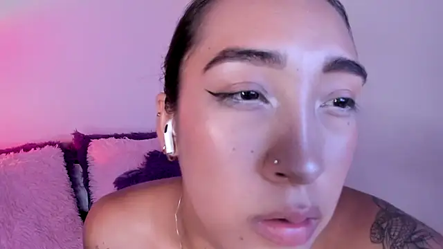 HeidyRousse's Live XXX Chat