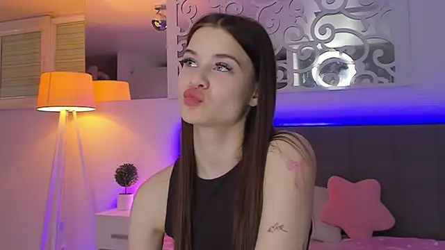 LuisaCloverのライブXXXチャット