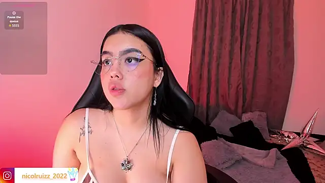 Chat +18 de Nicolle_Ruizz ao vivo