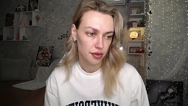 XXX chat uživo modela NickyAdamidi