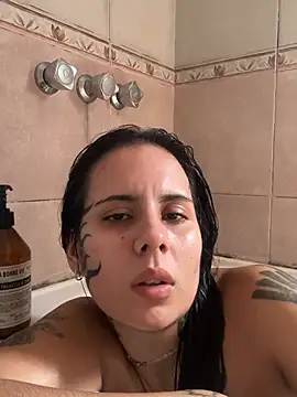 itstherealmina Chat XXX in diretta