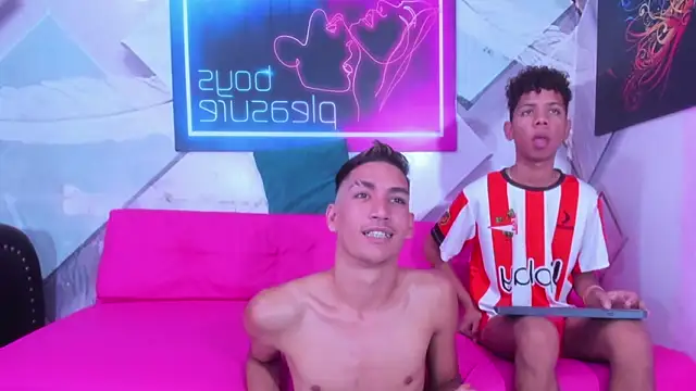 Spicy_guys' Webcam Show