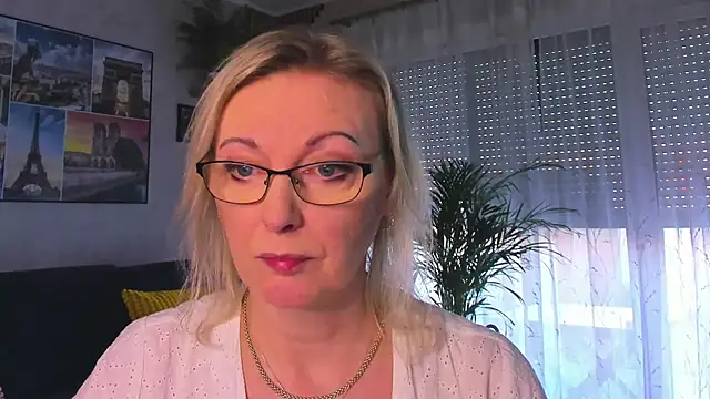 vanessa_chat Show in webcam