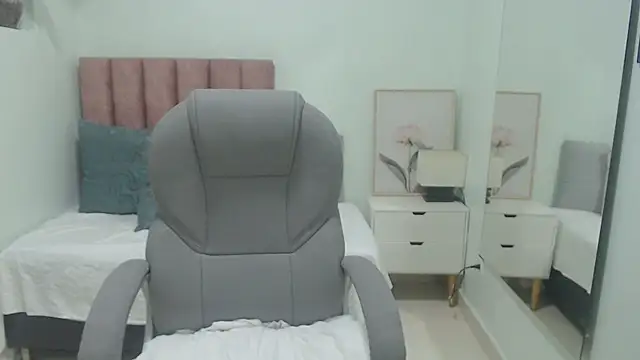 Chat +18 de sophia_hadid ao vivo