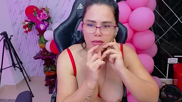 Chatroom XXX en direct de lararoberts_