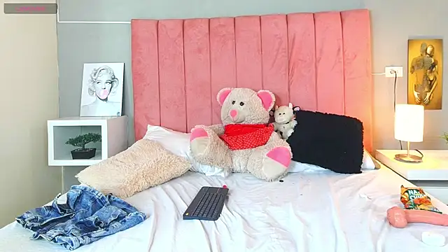 Chatroom XXX en direct de CRYSTALROUSE