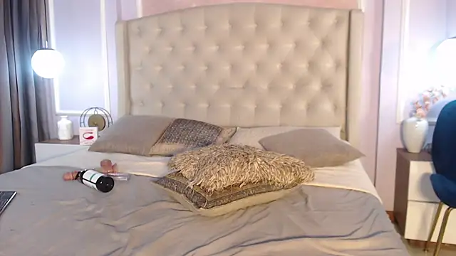 LiaTrainor Adlı Modelin Canlı XXX Sohbeti