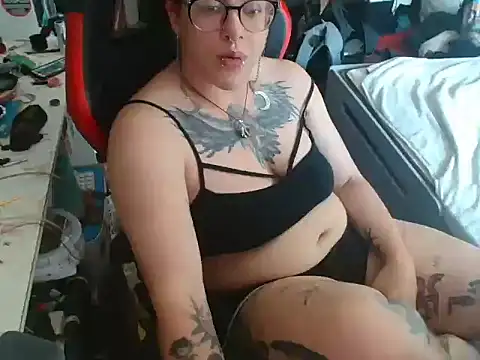 crimson-raven Webcam Show