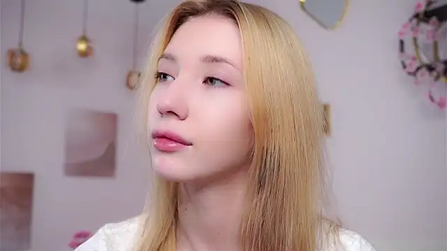 SunnivaCovil's Live XXX Chat