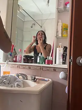 itstherealmina Adlı Modelin Canlı XXX Sohbeti