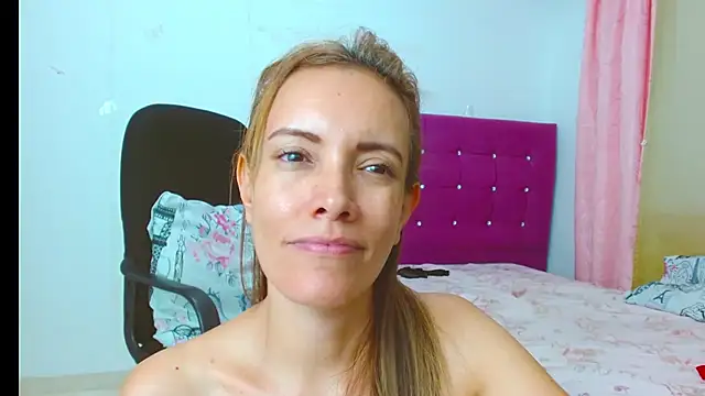 chantalsemenova1's Live XXX Chat