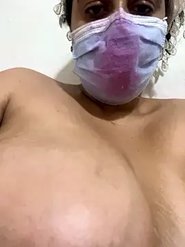 Hot-Nayla Show in webcam