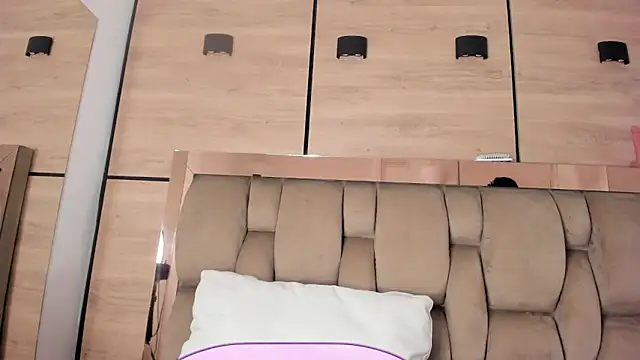 karol_lewiss' Live XXX Chat