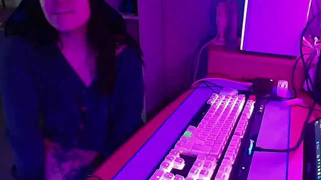 SmokyDee Adlı Modelin Canlı XXX Sohbeti