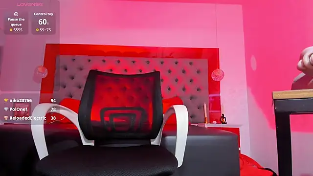 Chat +18 de MirandaSould ao vivo