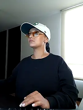 Chat +18 de Esmeralda333 ao vivo