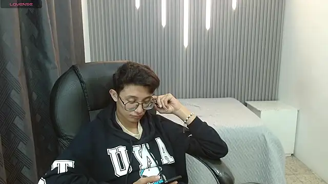 SantiagoRusso18 即時 XXX 聊天