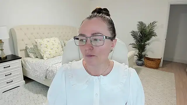 Vika73 Show in webcam