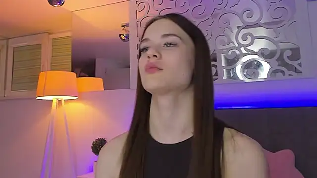 LuisaClover Chat XXX in diretta