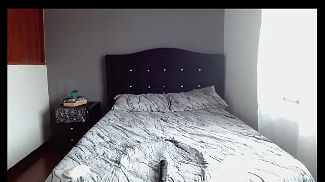 Emilia_1995's Live XXX Chat