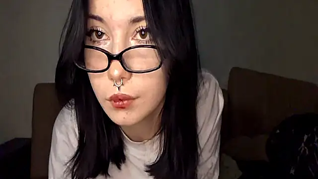 Goth_cute Adlı Modelin Canlı XXX Sohbeti