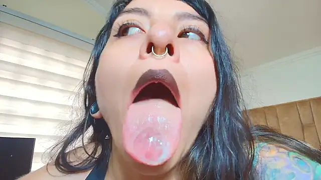 Živý XXX chat Naughty_Kittenm