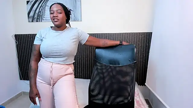 chanel_brunette Chat XXX live