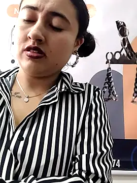 _Sarah-Office1: απευθείας συνομιλία ΧΧΧ