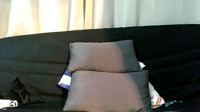 Chat +18 de petite-Alondra ao vivo