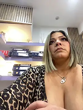 isabella_horney_ live XXX chat