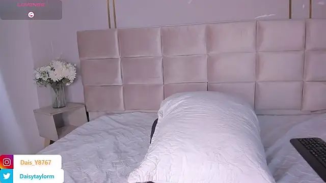 Chatroom XXX en direct de DaisyTaylor__