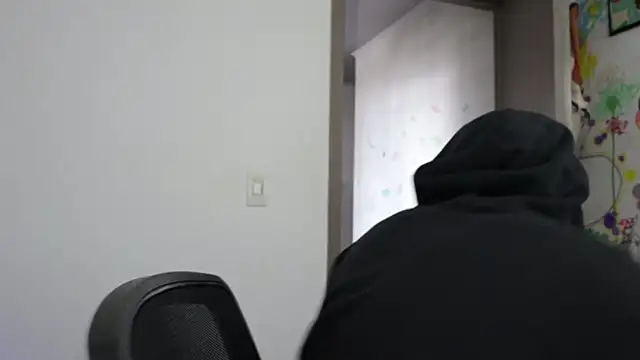 trieone: διαδικτυακό σόου στην κάμερα