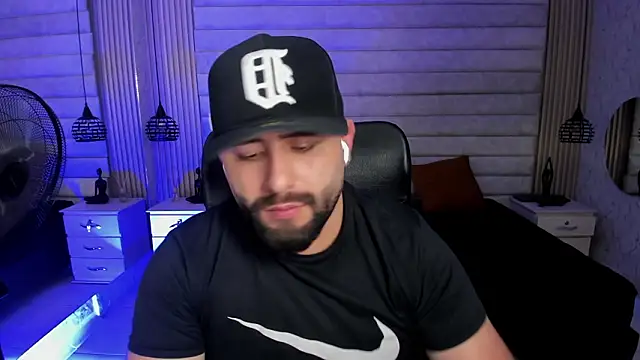 jhon_bear03 Adlı Modelin Canlı XXX Sohbeti