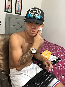 logannth's Live XXX Chat