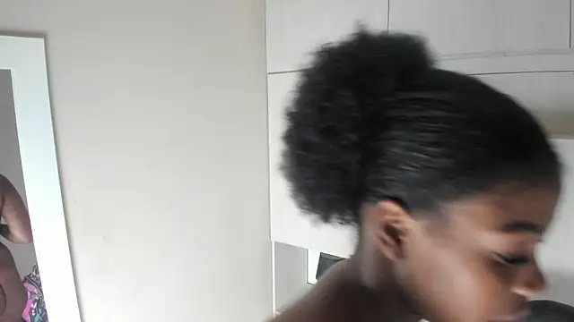 XXX chat uživo modela MaraBaker