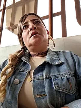 AlexadraJones3453 – Naživo XXX chat