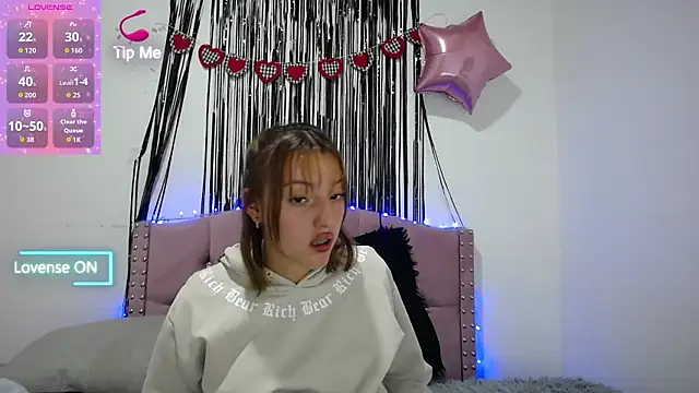 แชท XXX สดของ emily_cooper_pym