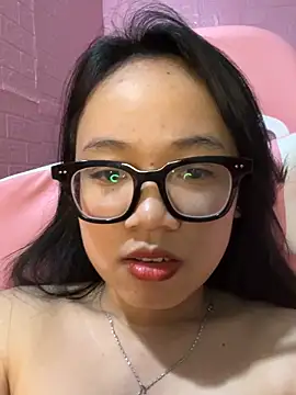 Leeeeiu 在線直播表演