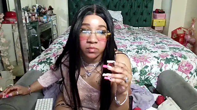 mzpretty444 Adlı Modelin Web Kamerası Şovu