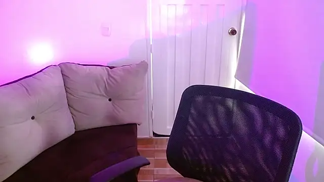 milfrousse Adlı Modelin Canlı XXX Sohbeti