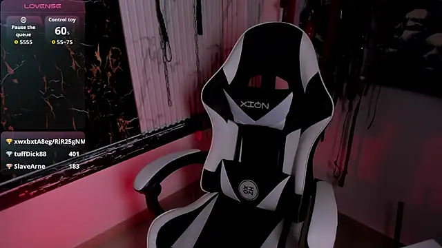 XXX chat uživo modela Guxplo_