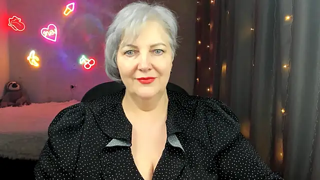 Mary-Leee: διαδικτυακό σόου στην κάμερα