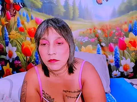 indianroxy's Live XXX Chat