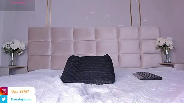 DaisyTaylor__: онлайн-секс-чат