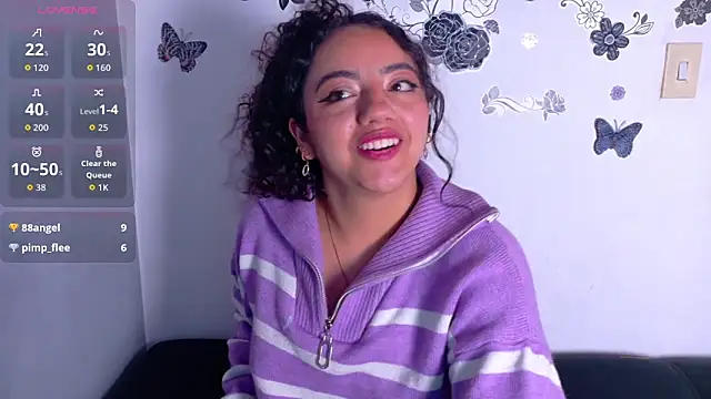 emiily_curly's Live XXX Chat