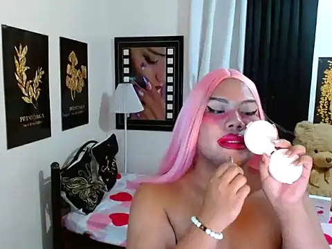 Pokazy przed kamerką – TSbrianaHugeCock