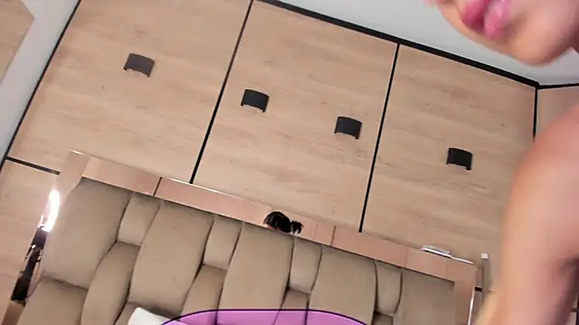 karol_lewissのライブXXXチャット