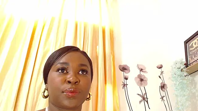 NahomyAndrews' Live XXX Chat