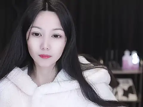 Nuyoah-77's Live XXX Chat